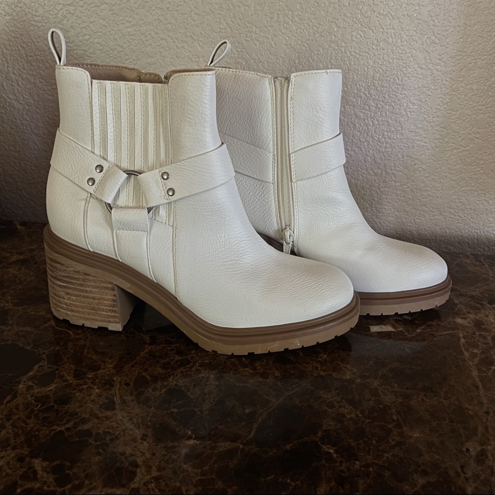 Sloane Bootie Faux Leather Ankle Boots NWOT Size 7